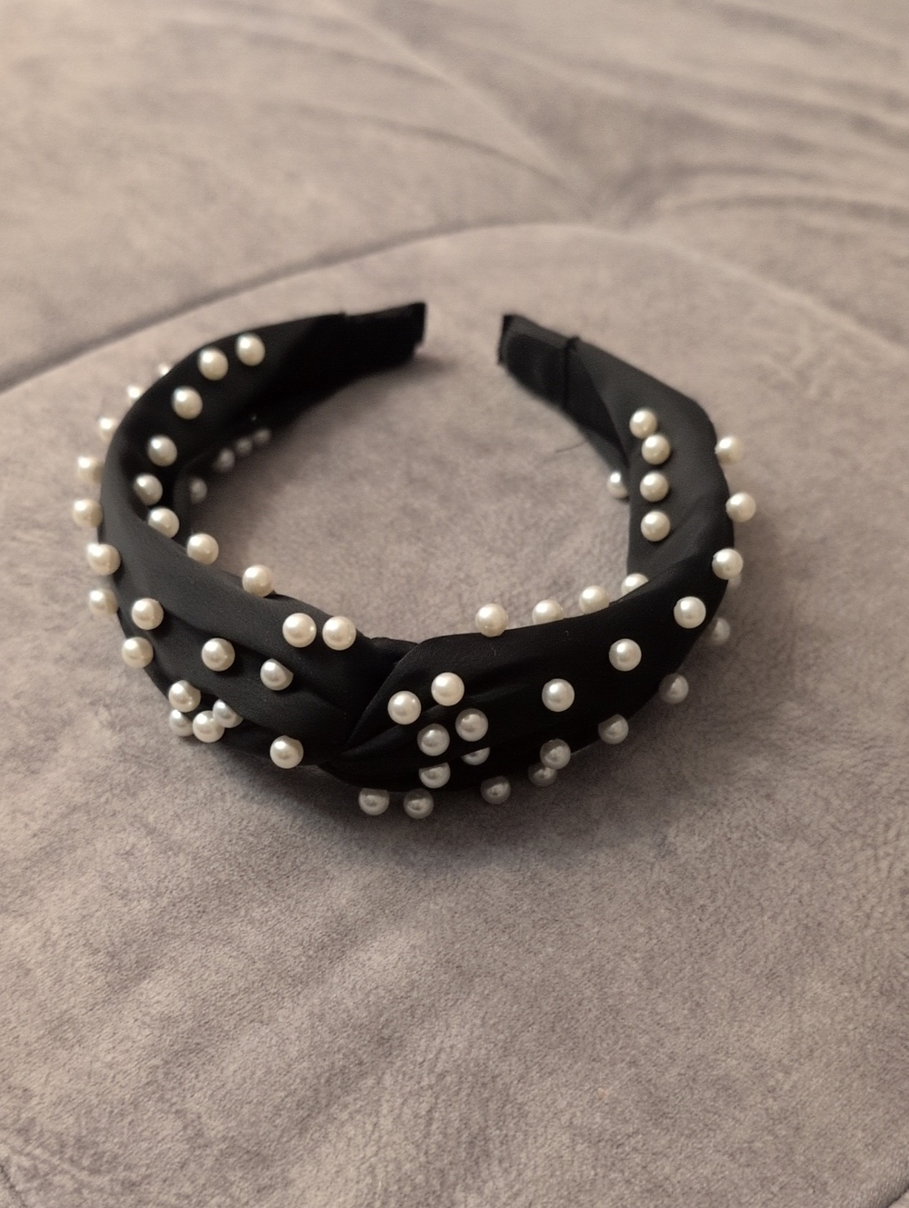 Black Pearl-Embellished Knotted Headband